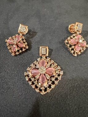 So beautiful diamond pendant set in 14k rose gold